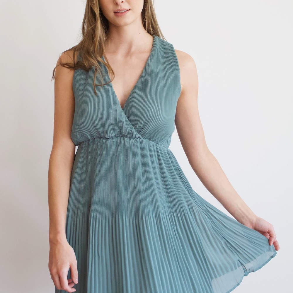 Elegant Teal Sleeveless Dress